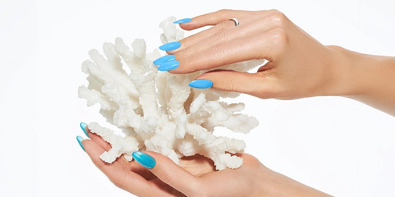 Manicure estate 2026: il trend Blu Oceano per unghie effetto mare