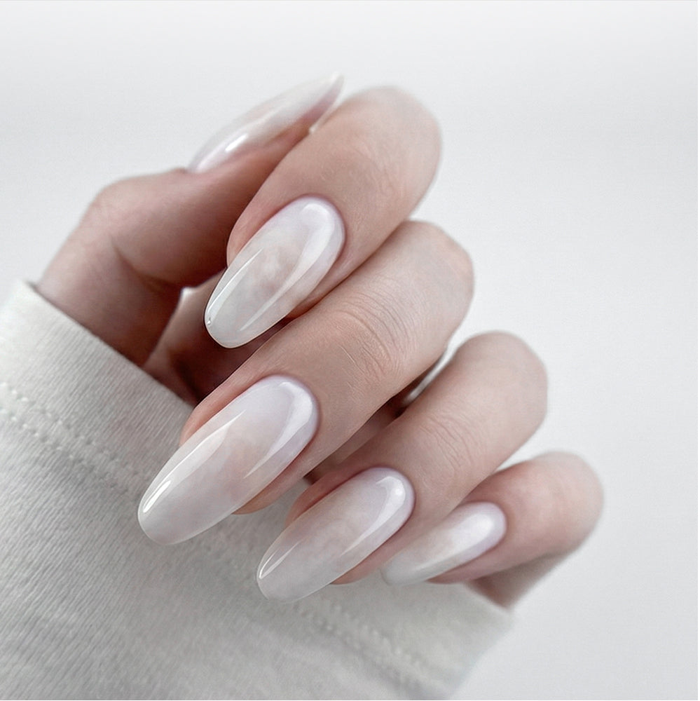 Cloud Dancer 2026: la nuova eleganza neutra nelle manicure professionali