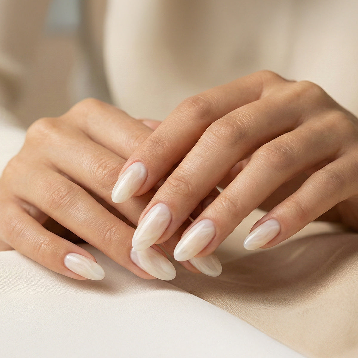 Cloud Dancer 2026: la nuova eleganza neutra nelle manicure professionali