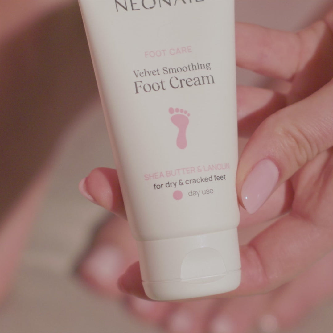 Crema piedi levigante da giorno: Velvet Smoothing Foot Cream