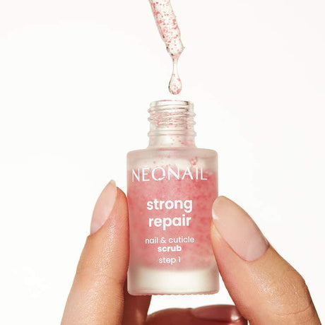 Scrub rigenerante per unghie e cuticole 6,5ml - Strong Repair Nail & Cuticle Scrub STEP 1